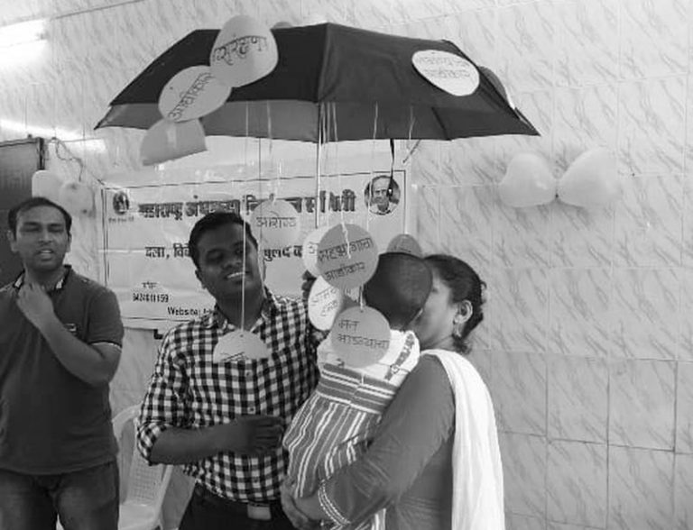 बालदिनानिमित्त आयोजित आई-बाबांची शाळा