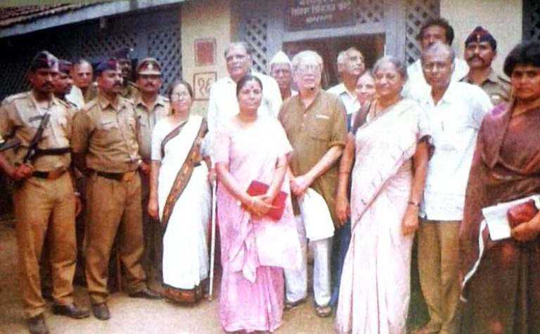 तुरूंगातील डॉ. लागू