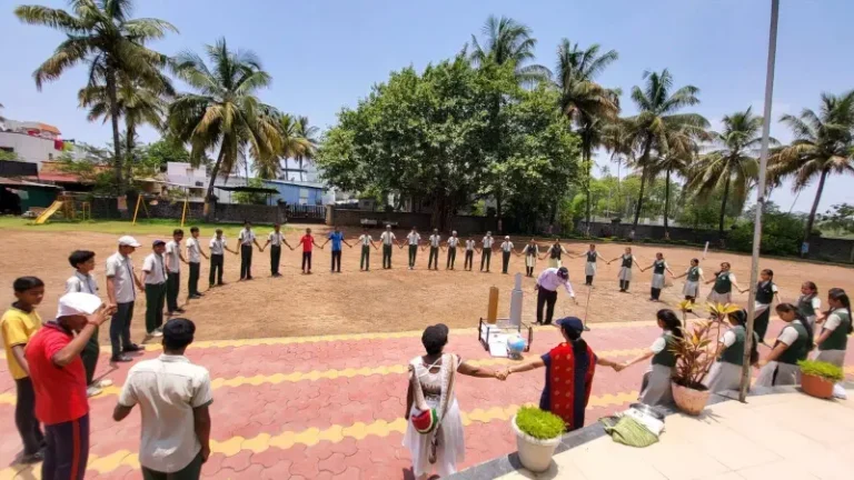 अंनिसच्या वतीने सांगली येथे कर्मवीर भाऊराव पाटील पब्लिक स्कूलमध्ये ‘शून्य सावली दिवस’चा रोमांचक अनुभव