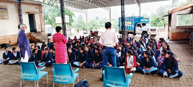 …आणि आश्रम शाळेतील भूत पळाले…!