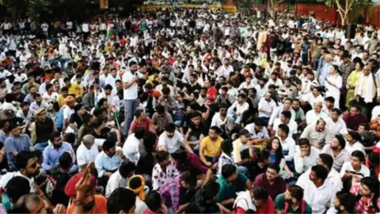 शब्द अस्त्र झाले, शब्द शस्त्र झाले